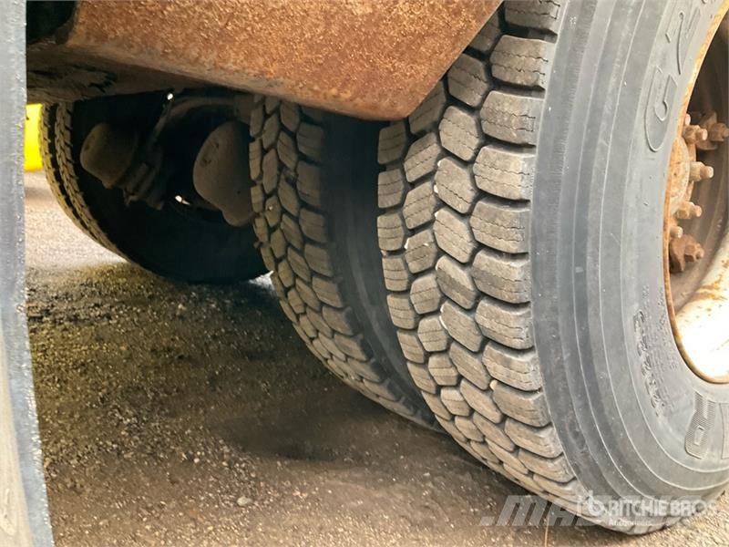 International 4900 Teherautóra szerelt emelők és állványok