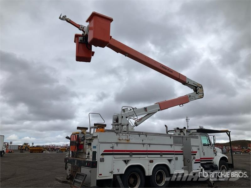 International 4900 Teherautóra szerelt emelők és állványok