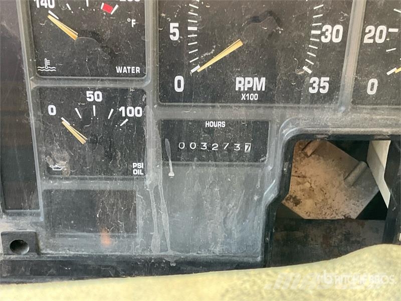International 4900 Автокрани