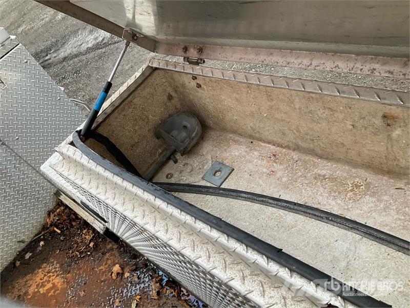 International 4900 Teherautóra szerelt emelők és állványok