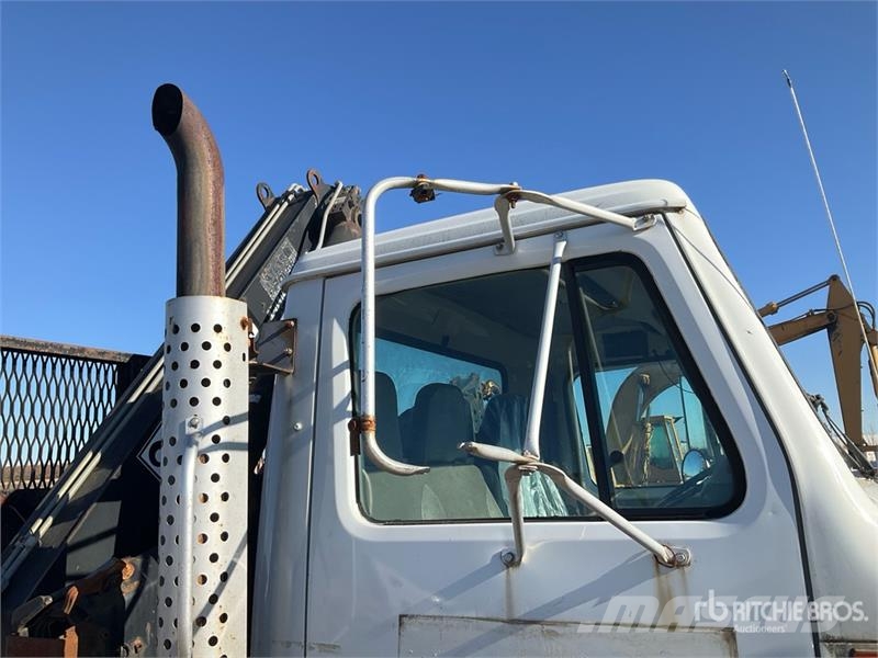 International 4900 Автокрани