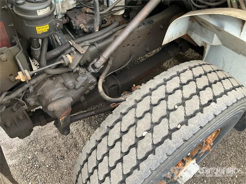International 4900 Teherautóra szerelt emelők és állványok