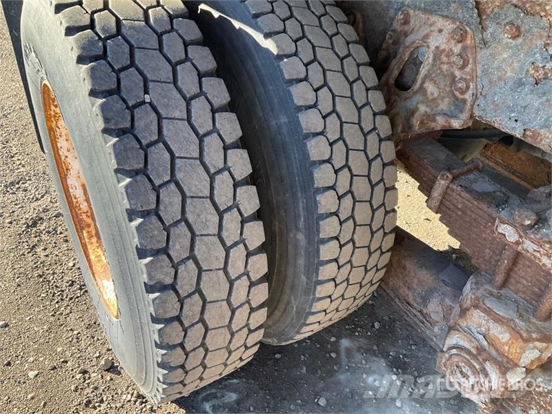 International 4900 Автокрани