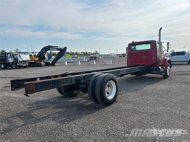 International 4900 Cabinas