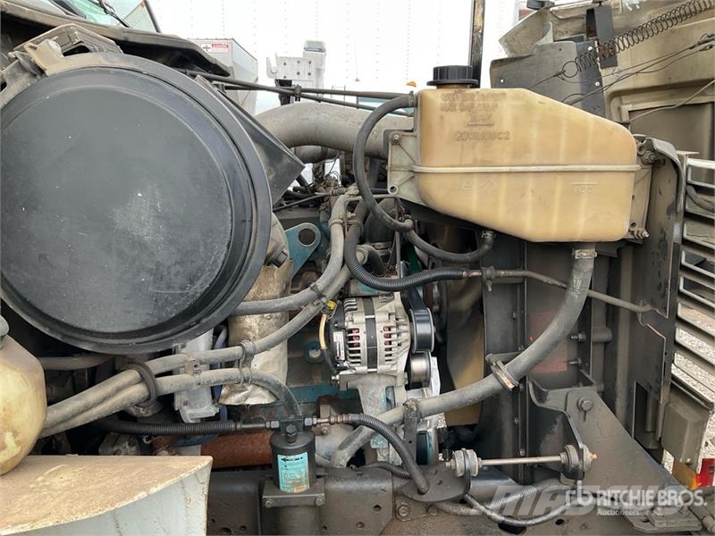 International 4900 Teherautóra szerelt emelők és állványok