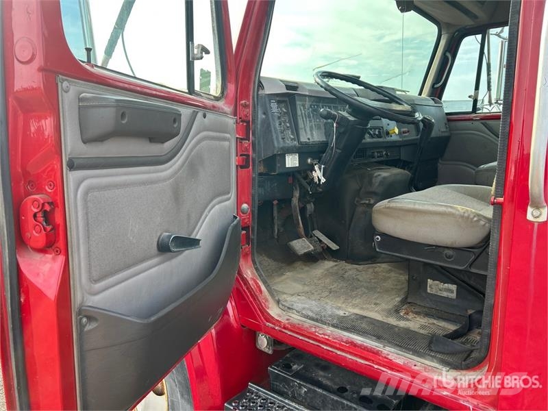 International 4900 Cabinas