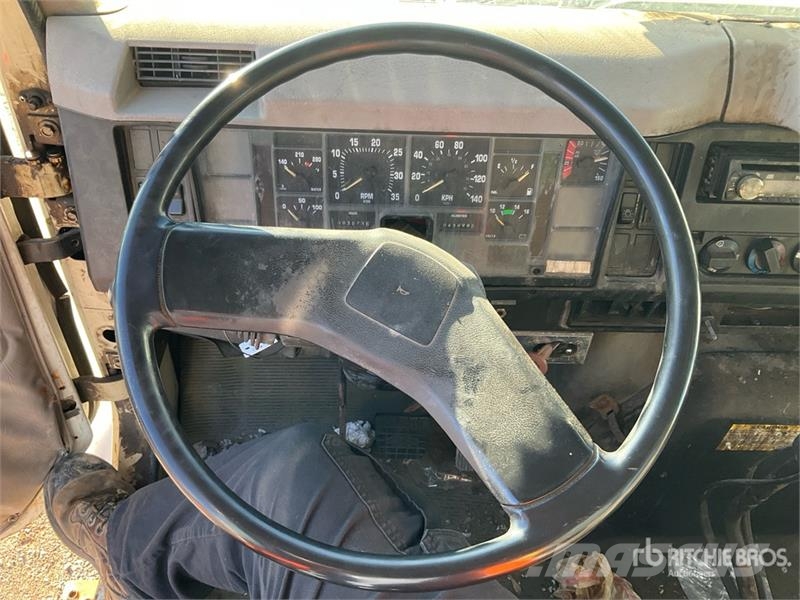 International 4900 Автокрани