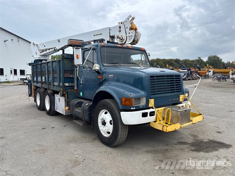 International 4900 Mobile drill rig trucks