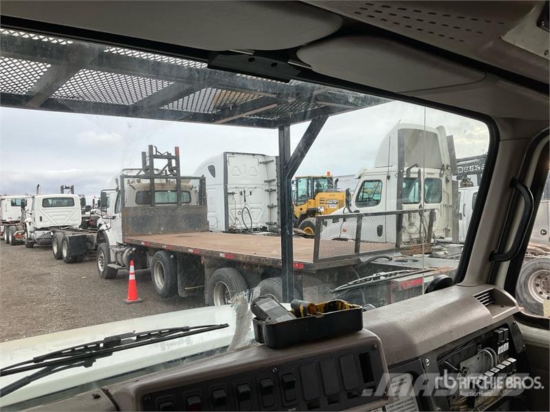 International 4900 Teherautóra szerelt emelők és állványok
