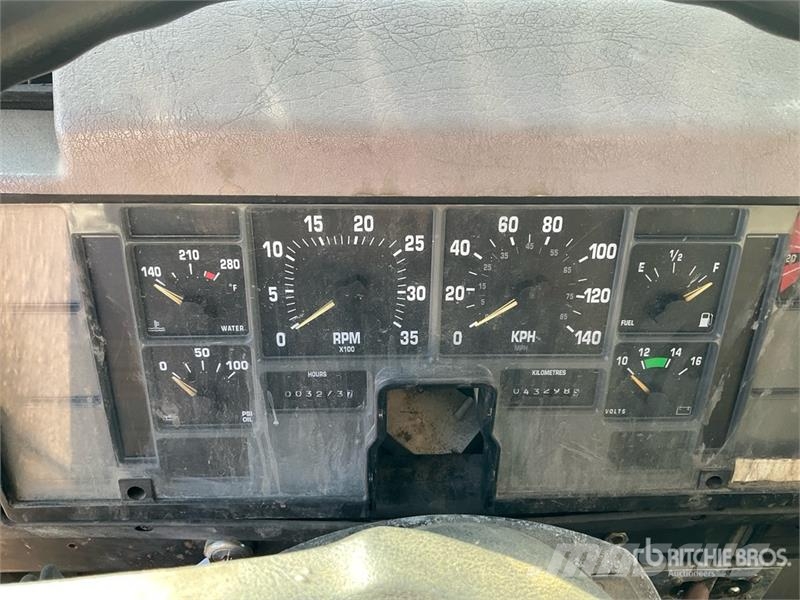 International 4900 Автокрани
