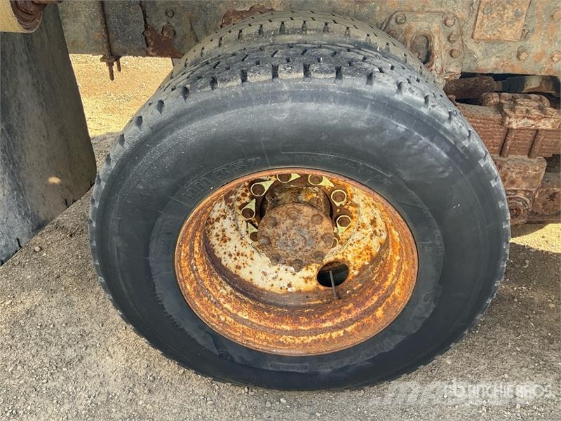 International 4900 Автокрани