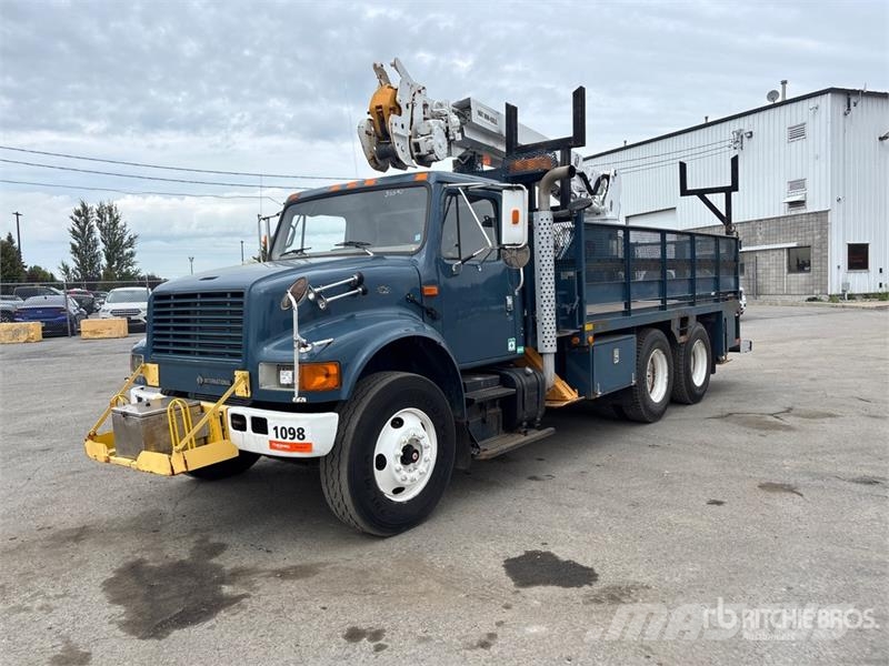 International 4900 Mobile drill rig trucks