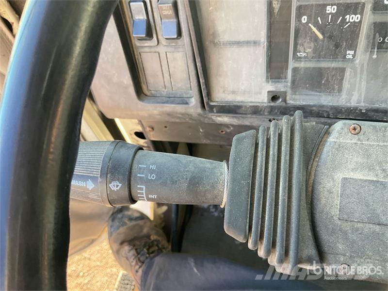 International 4900 Автокрани