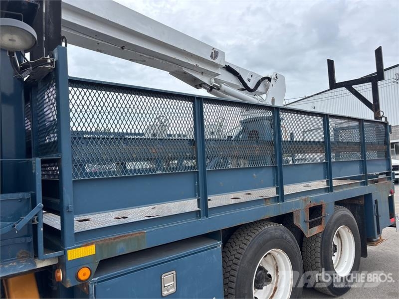 International 4900 Mobile drill rig trucks