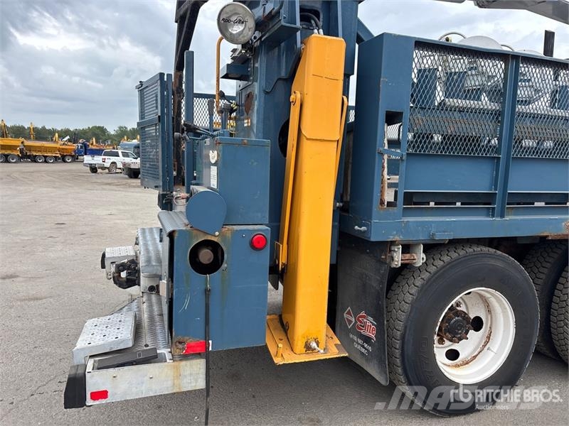 International 4900 Mobile drill rig trucks