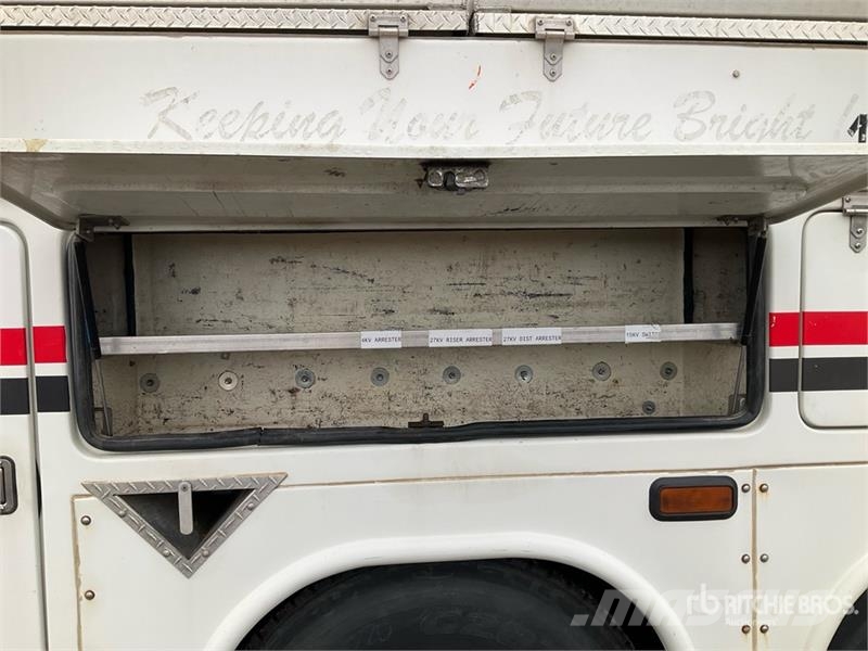 International 4900 Teherautóra szerelt emelők és állványok