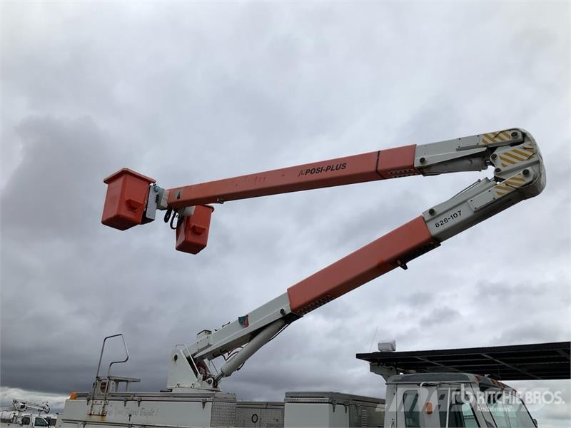 International 4900 Teherautóra szerelt emelők és állványok