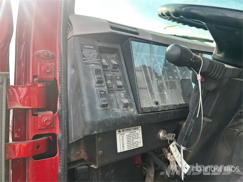 International 4900 Cabinas