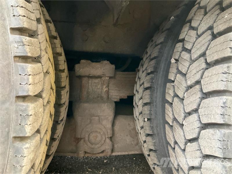 International 4900 Teherautóra szerelt emelők és állványok