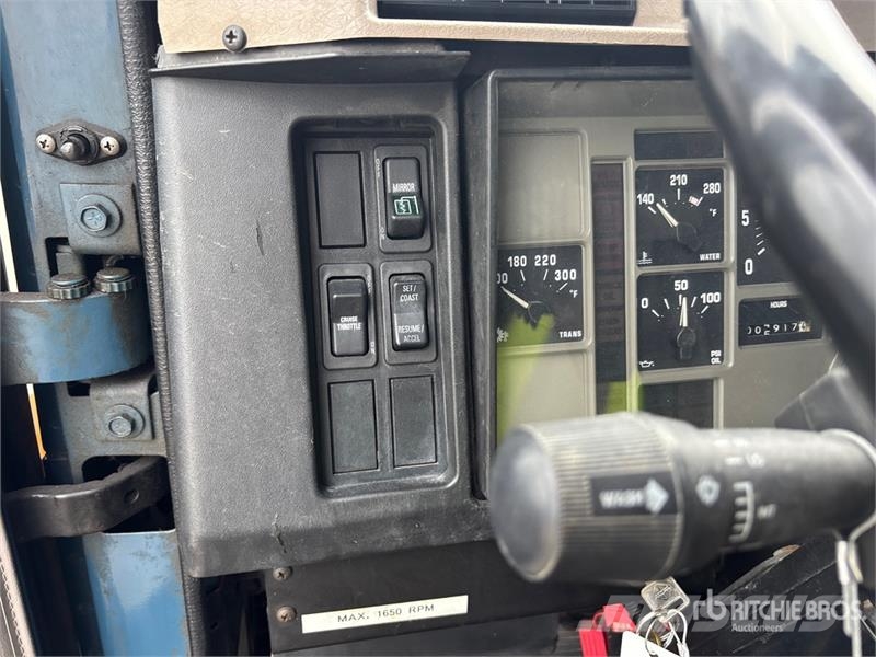 International 4900 Mobile drill rig trucks