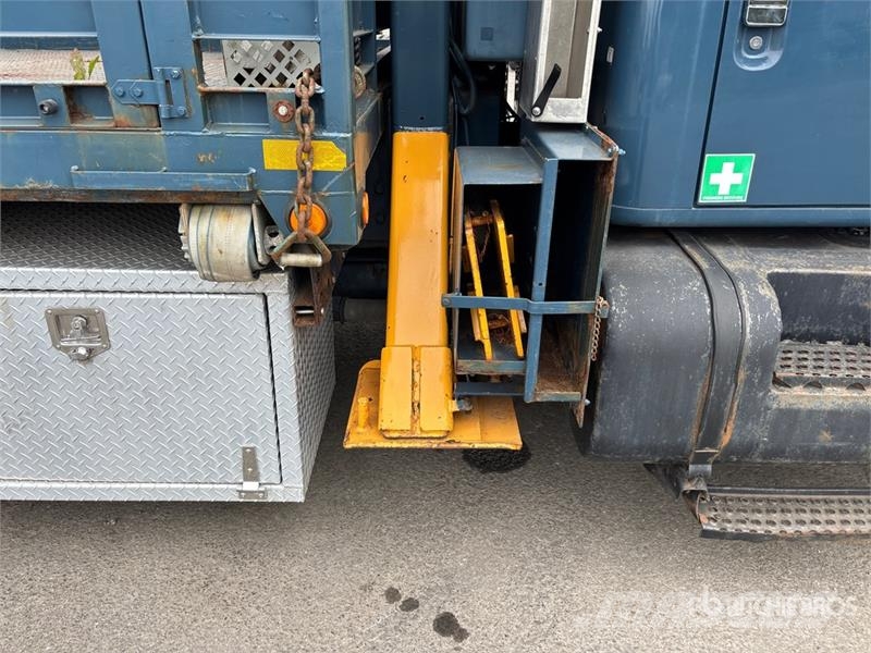 International 4900 Mobile drill rig trucks