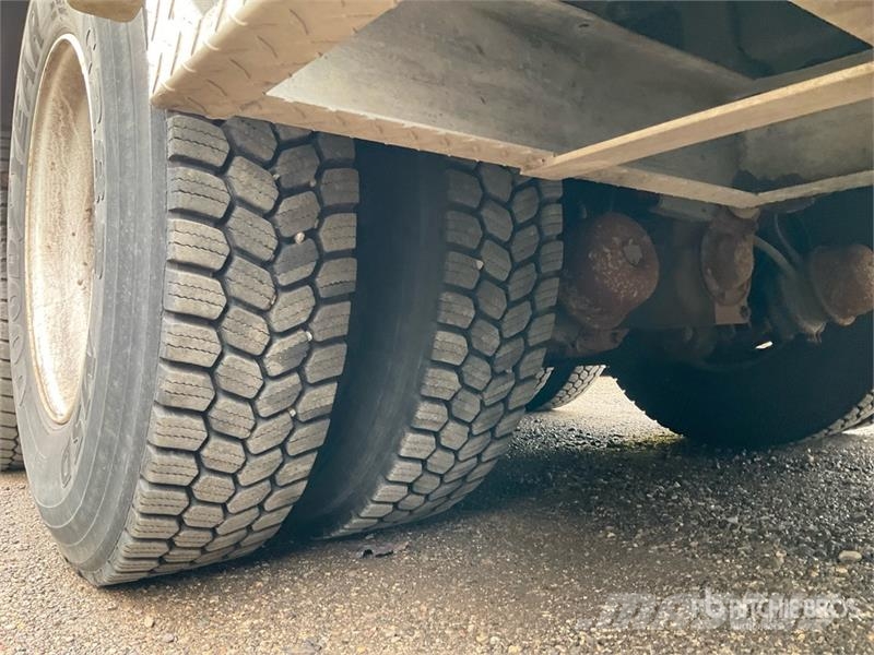International 4900 Teherautóra szerelt emelők és állványok