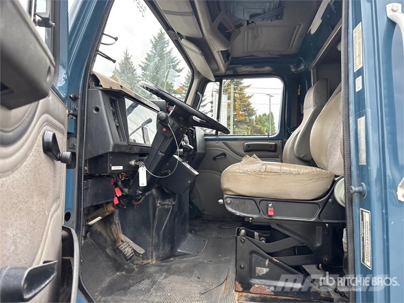 International 4900 Mobile drill rig trucks