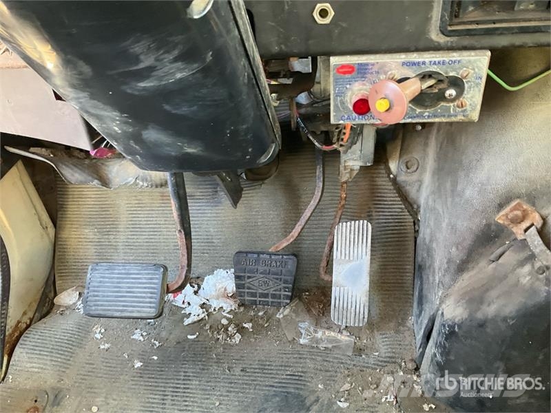 International 4900 Автокрани