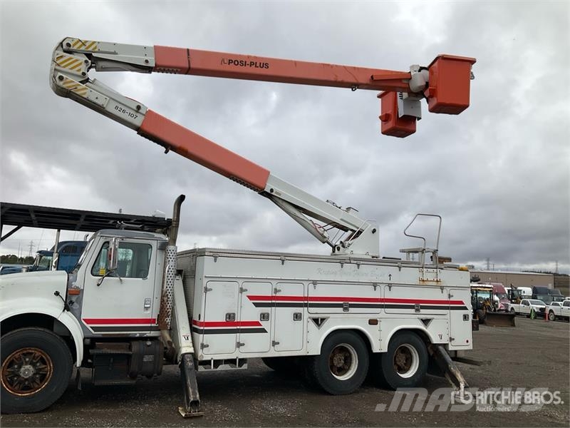International 4900 Teherautóra szerelt emelők és állványok