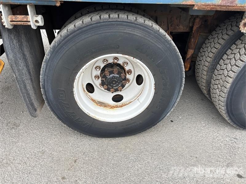 International 4900 Mobile drill rig trucks