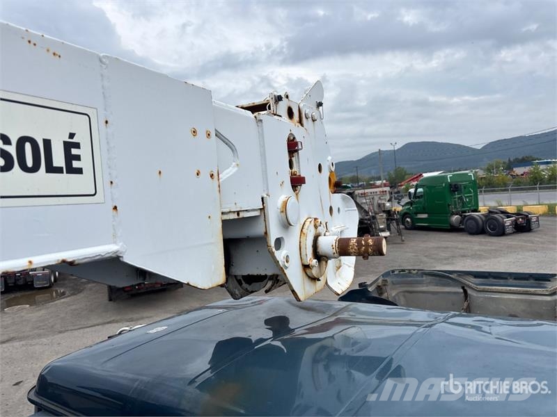International 4900 Mobile drill rig trucks