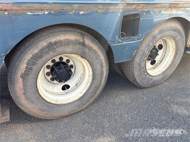 International 4900 卡車裝載高空作業車