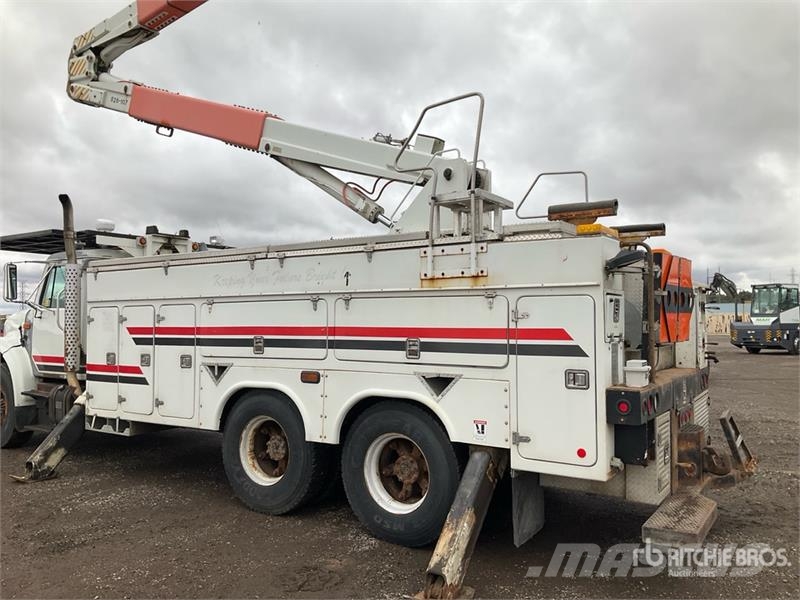 International 4900 Teherautóra szerelt emelők és állványok