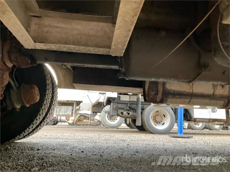 International 4900 Teherautóra szerelt emelők és állványok