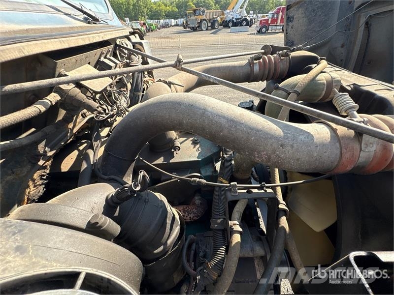 International 4900 卡車裝載高空作業車