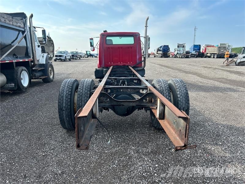 International 4900 Cabinas