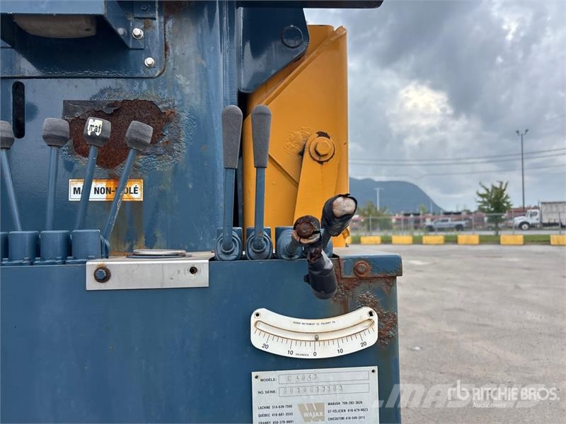 International 4900 Mobile drill rig trucks