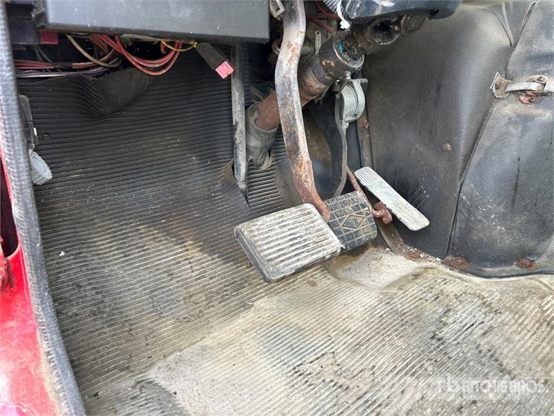 International 4900 Cabinas