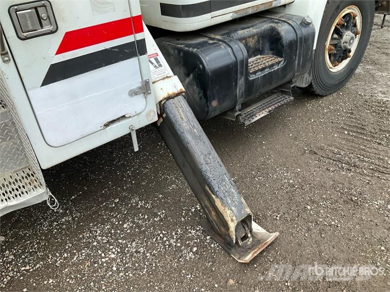International 4900 Teherautóra szerelt emelők és állványok