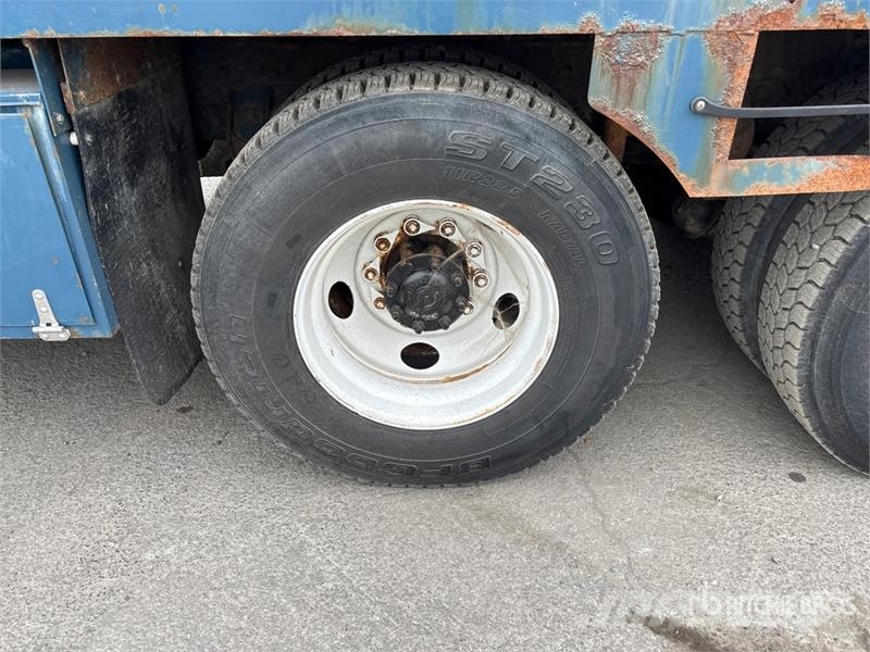 International 4900 Mobile drill rig trucks