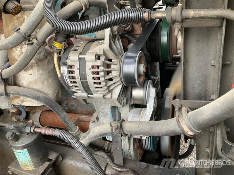 International 4900 Teherautóra szerelt emelők és állványok