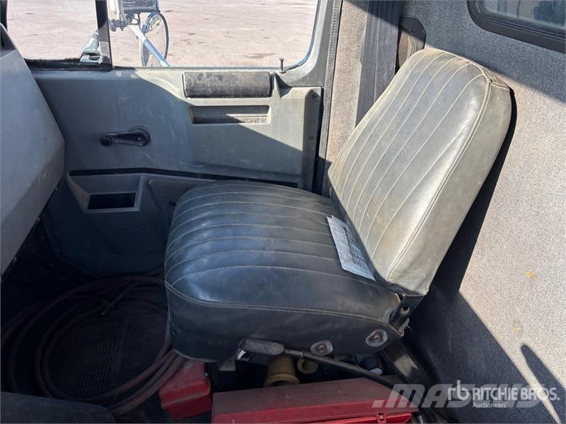 International 4900 4x2 Air Compressor Truck Oprema za obradu