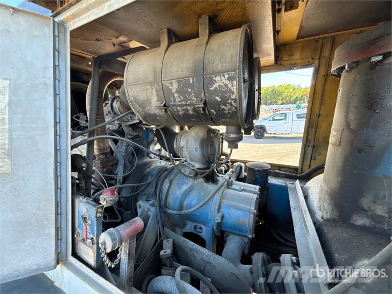 International 4900 4x2 Air Compressor Truck Oprema za obradu