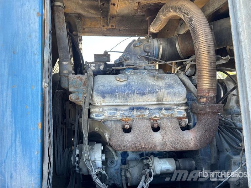 International 4900 4x2 Air Compressor Truck Oprema za obradu