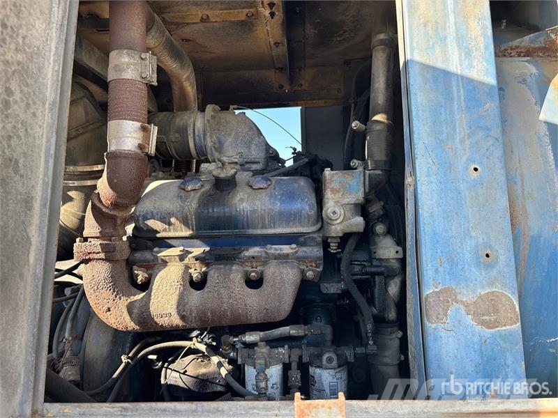 International 4900 4x2 Air Compressor Truck Oprema za obradu