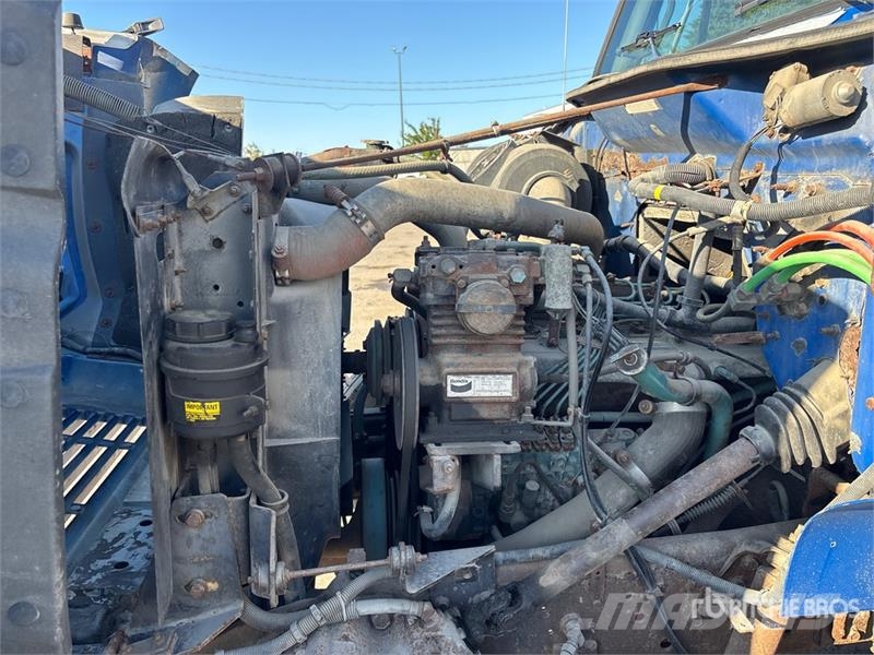 International 4900 4x2 Air Compressor Truck Oprema za obradu
