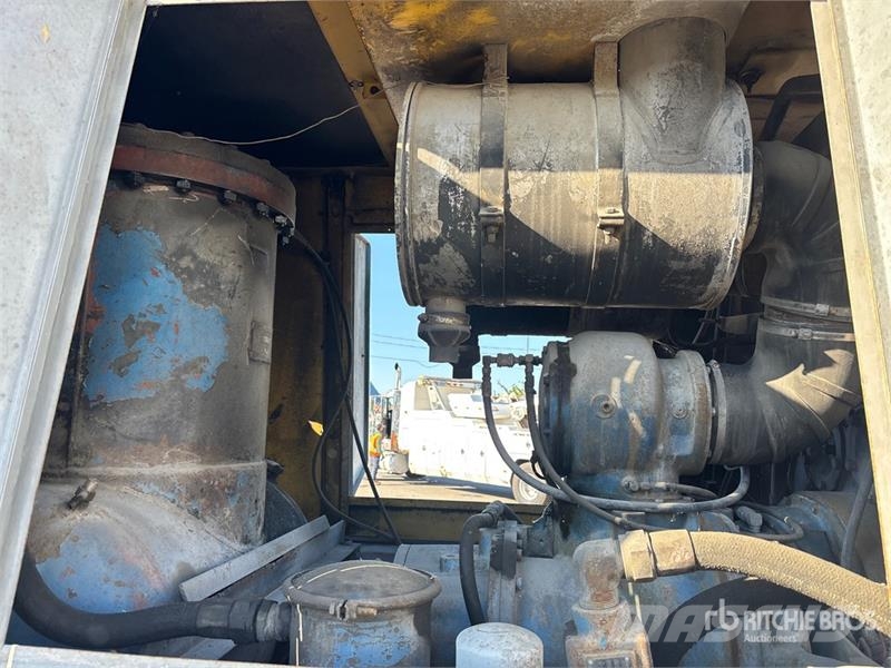International 4900 4x2 Air Compressor Truck Oprema za obradu