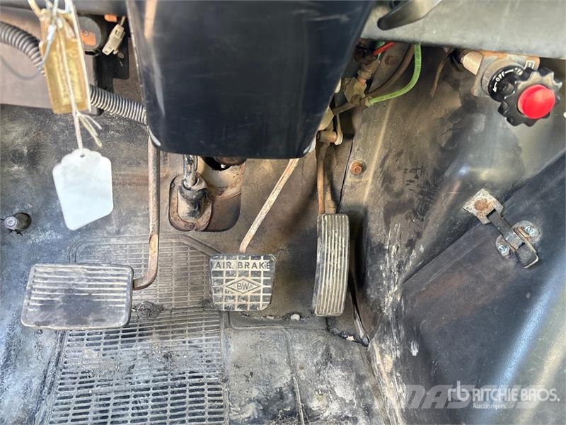 International 4900 4x2 Air Compressor Truck Oprema za obradu