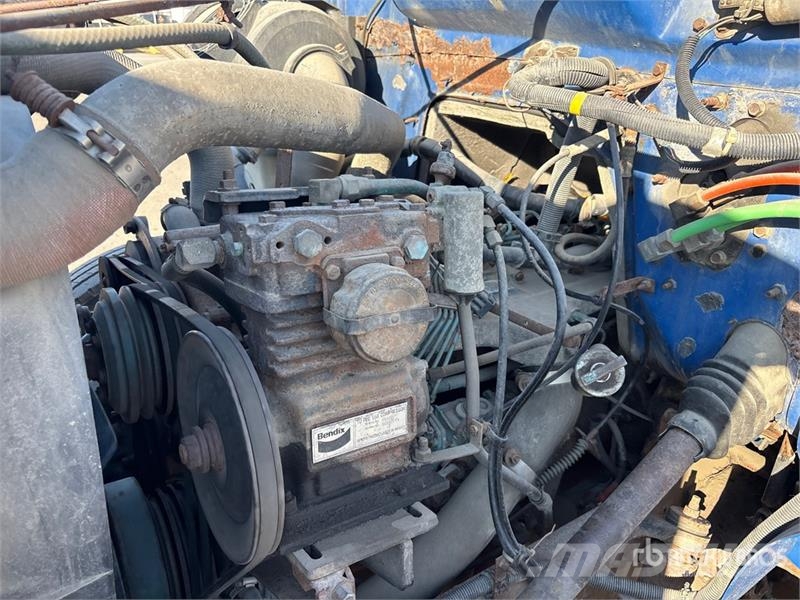 International 4900 4x2 Air Compressor Truck Oprema za obradu