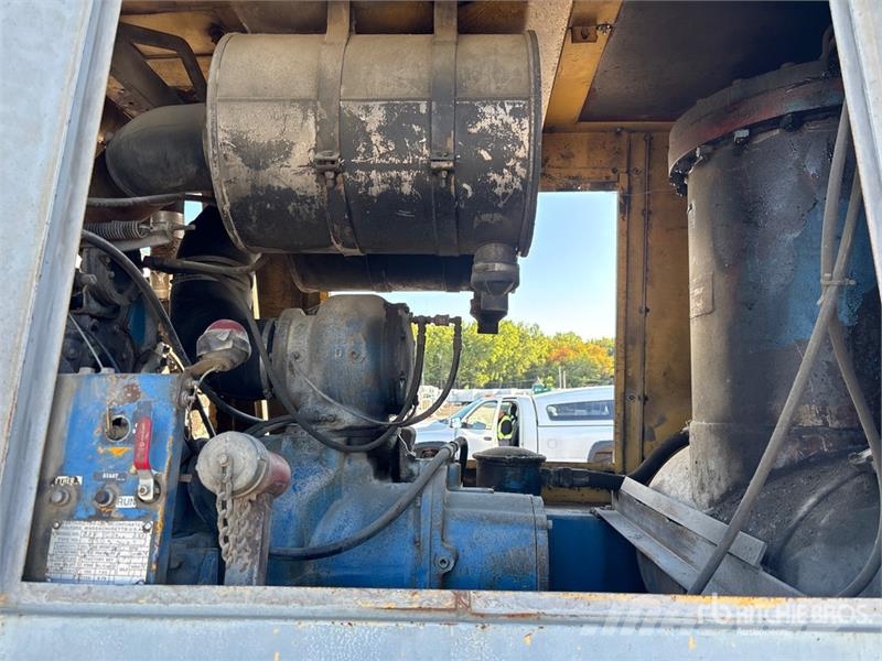 International 4900 4x2 Air Compressor Truck Oprema za obradu